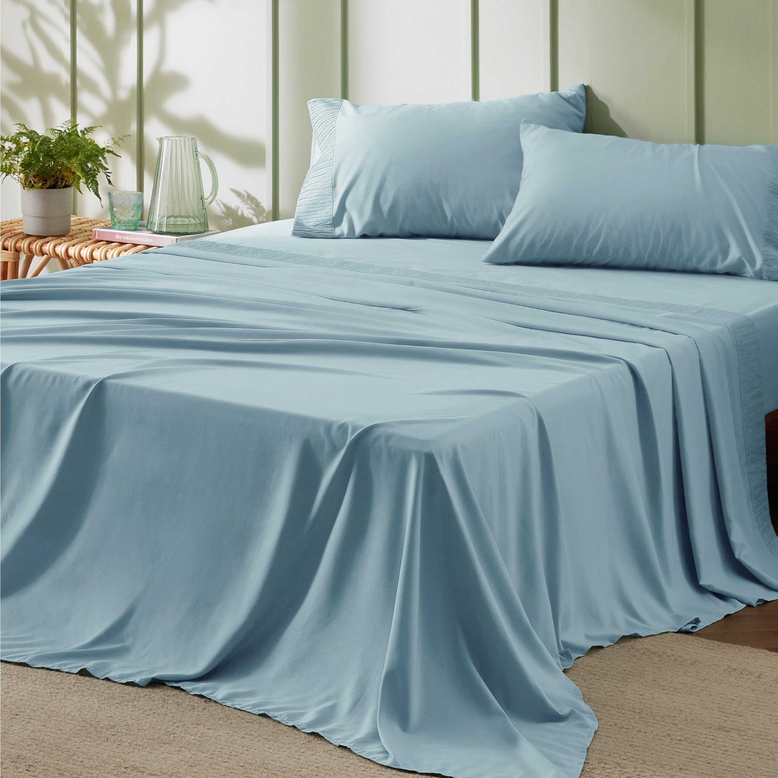 Bedsure queen set front packaging showing contents and color benefits comfort