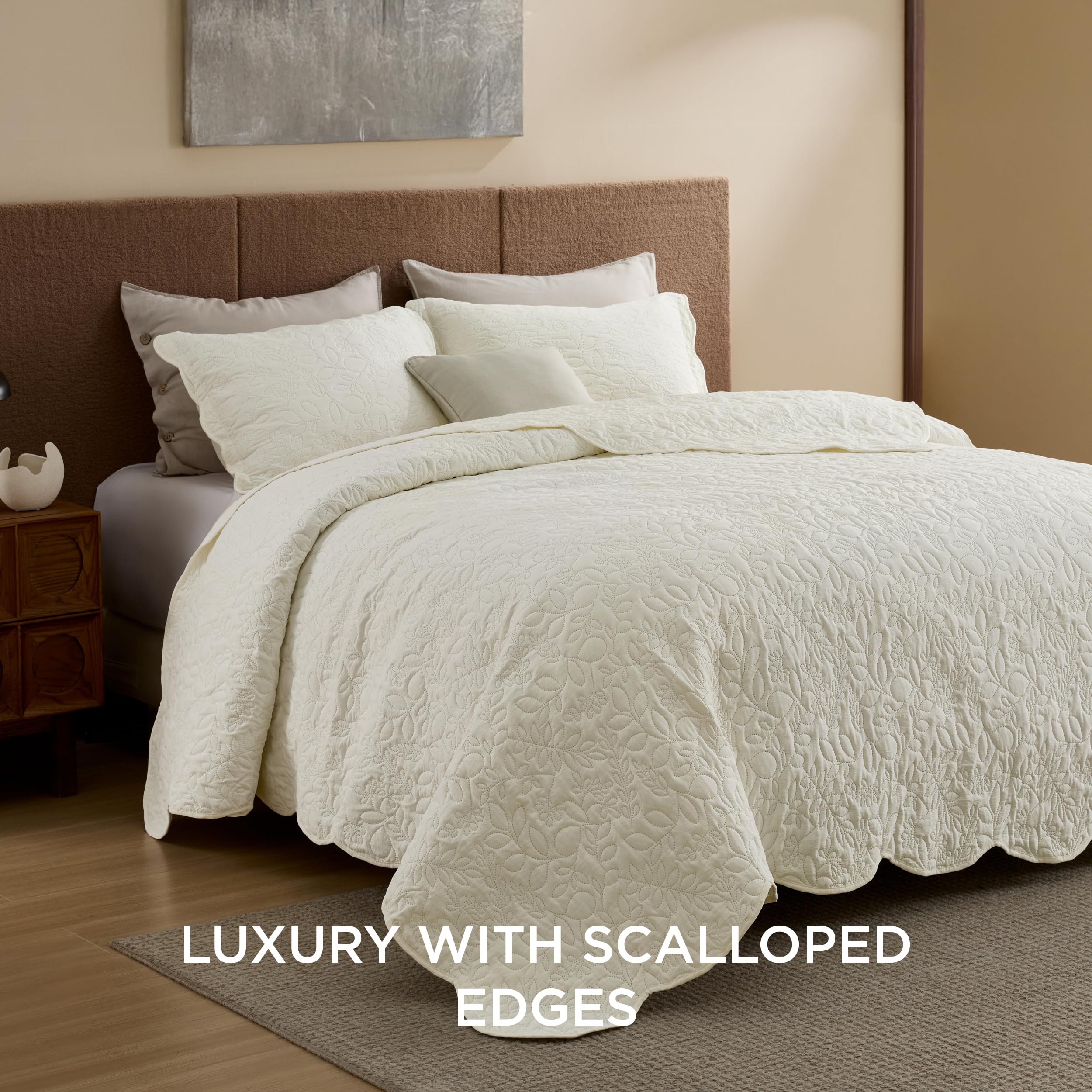 Bedsure close-up of ultrasonic leaf quilting highlighting texture and subtle style benefit