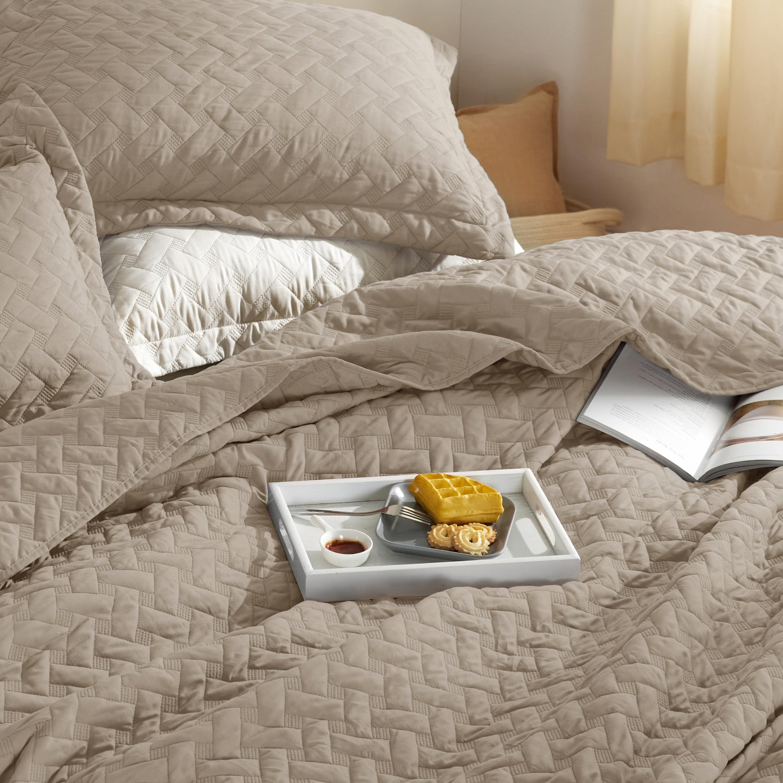 Bedsure close-up of basket-weave texture highlighting softness and visual depth