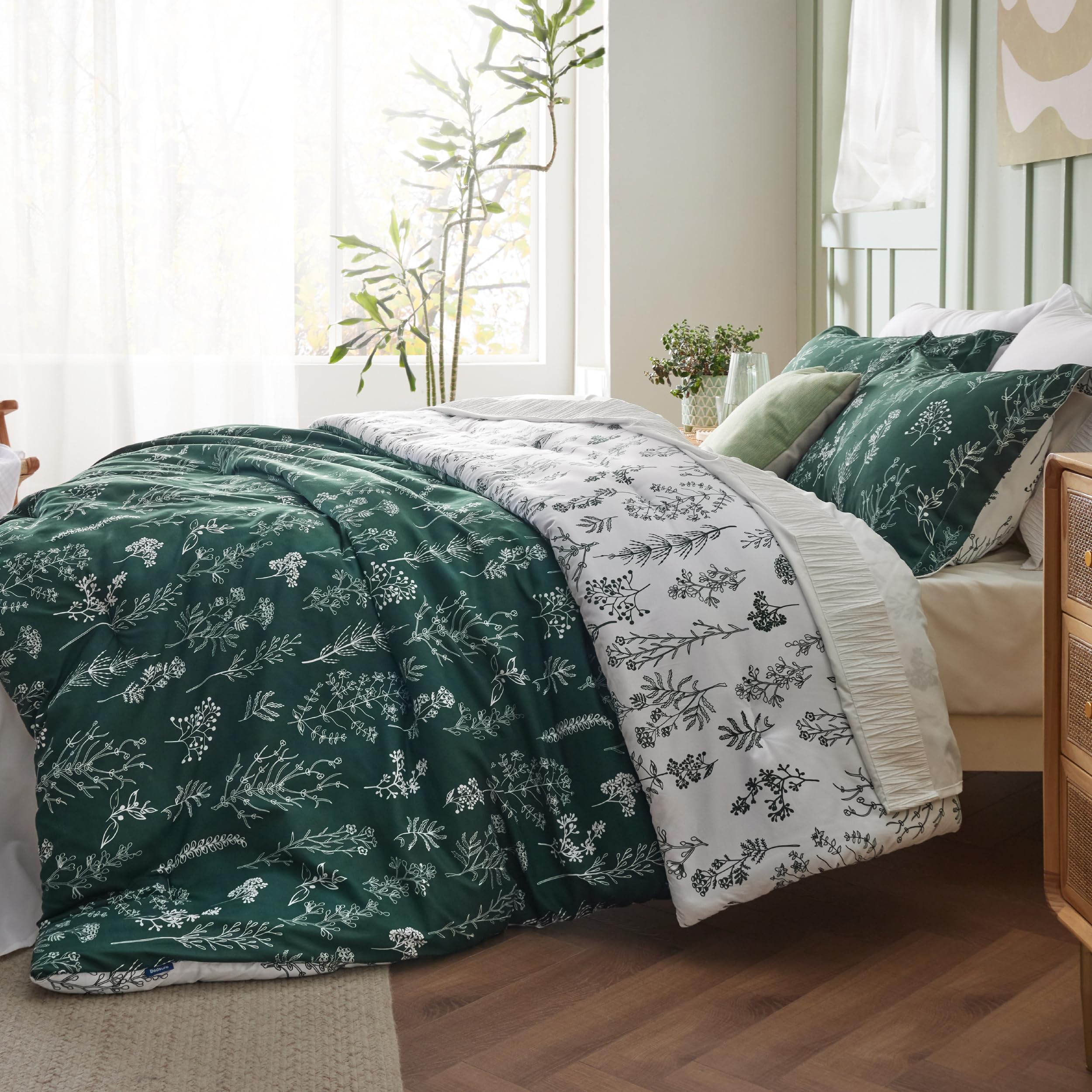 Bedsure quilted stitching detail showing secure fill and lasting loft benefit