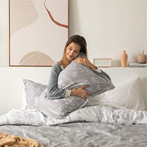 Bedsure reverse side solid light grey showing versatile styling benefit