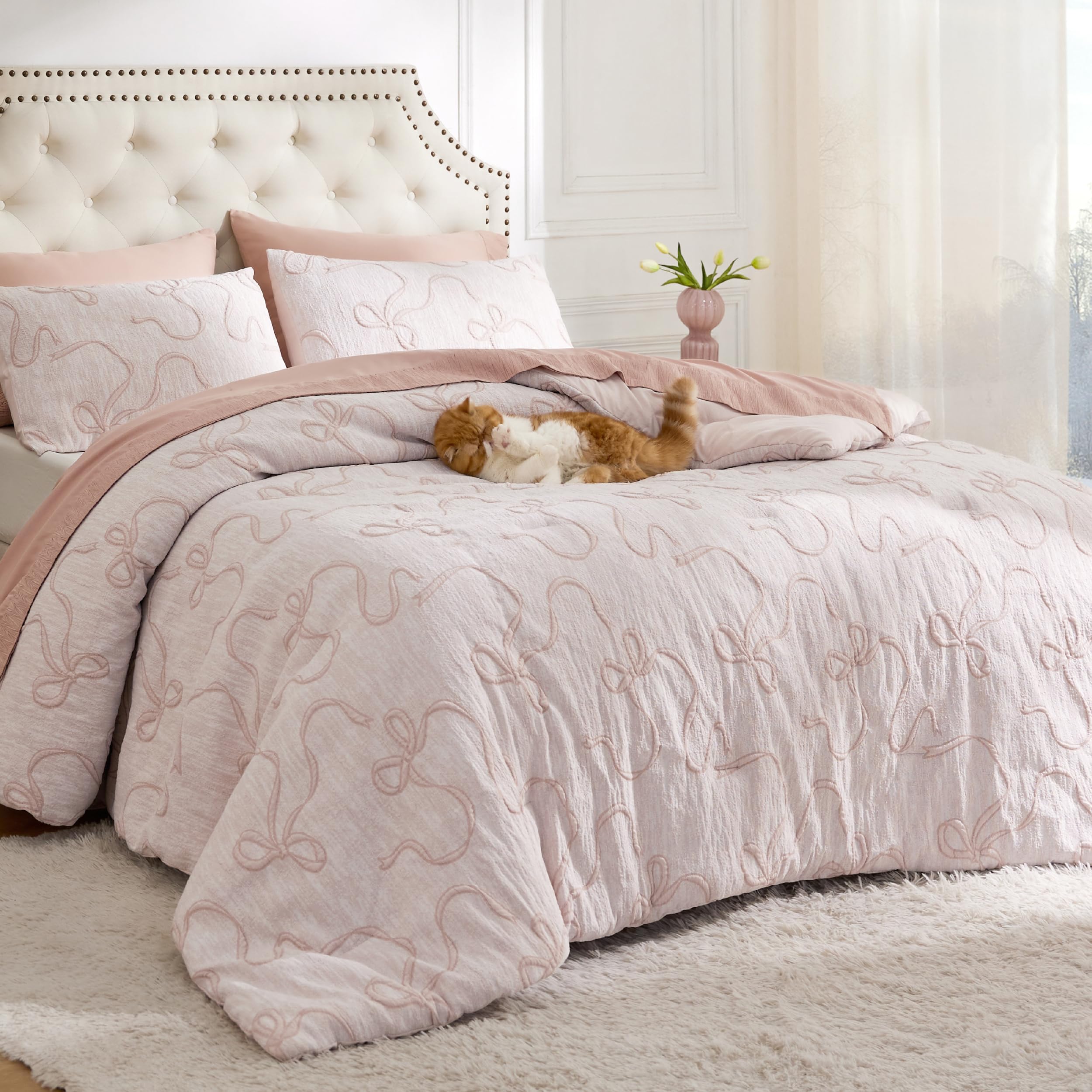 Bedsure comforter flipped to show prewashed breathable backing benefit
