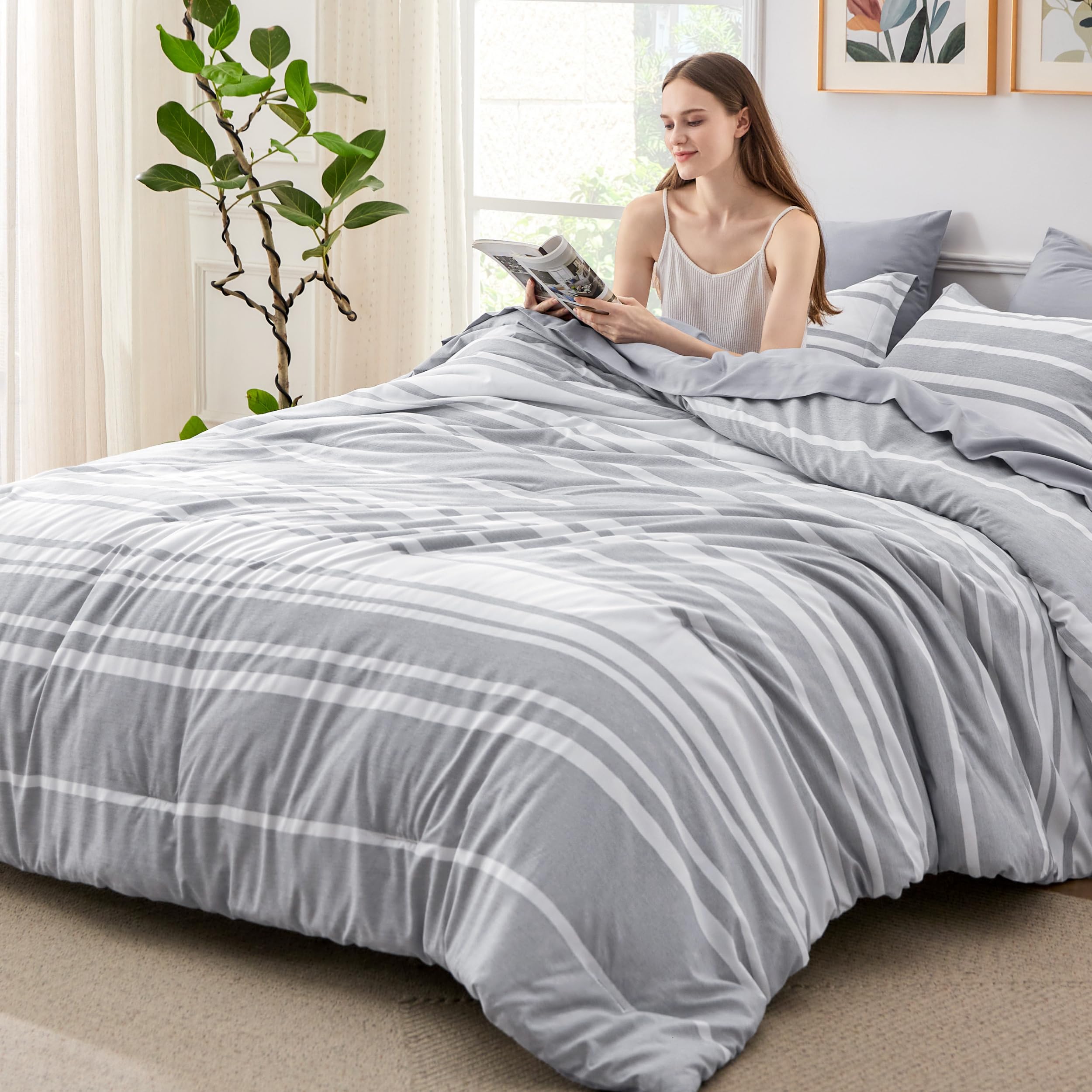 Bedsure reversible pattern detail highlighting two-way styling benefit