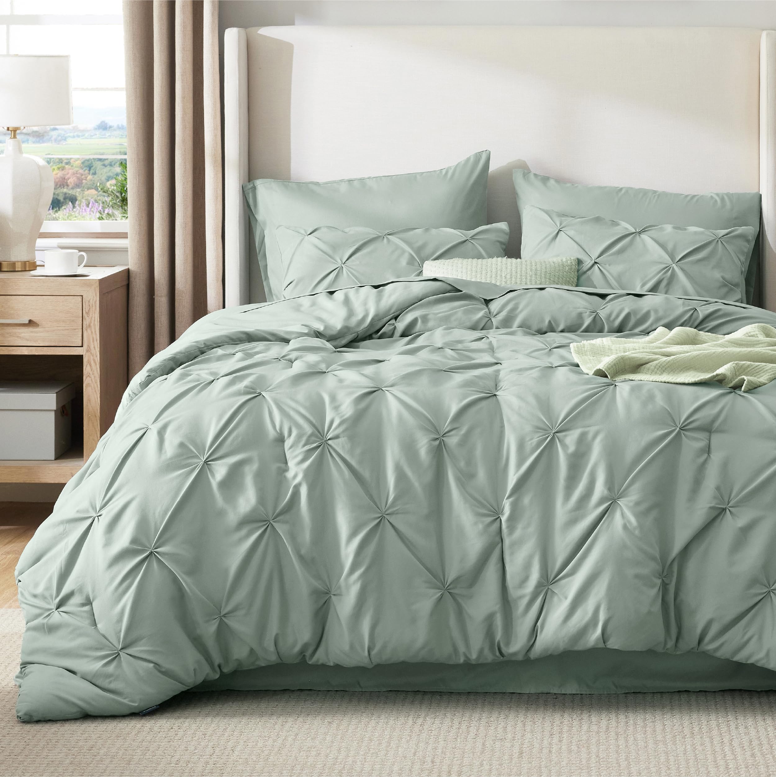 Bedsure close-up of comforter stitching highlighting durable construction and even loft