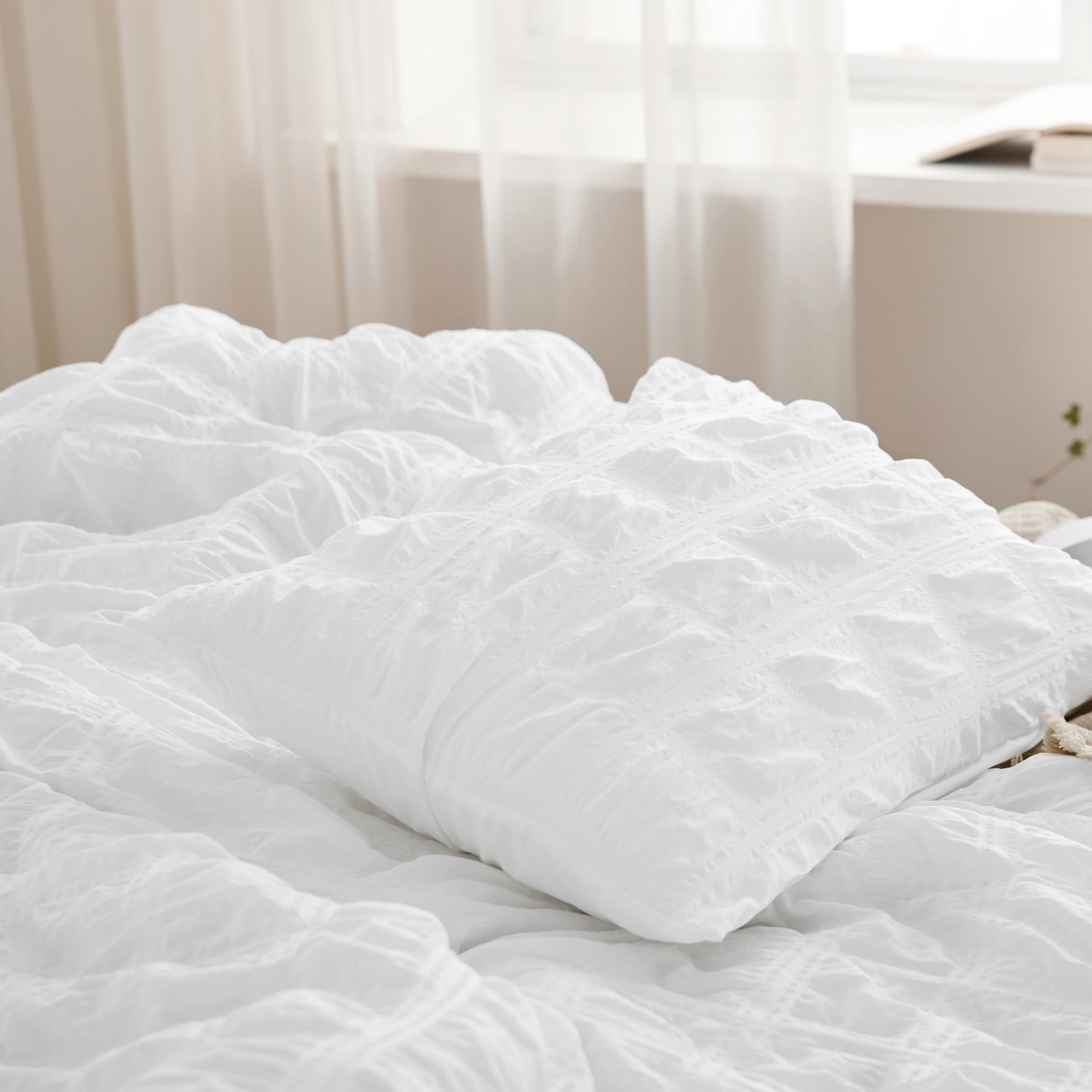 Bedsure flat-lay of sheets and comforter benefit: complete coordinated linens