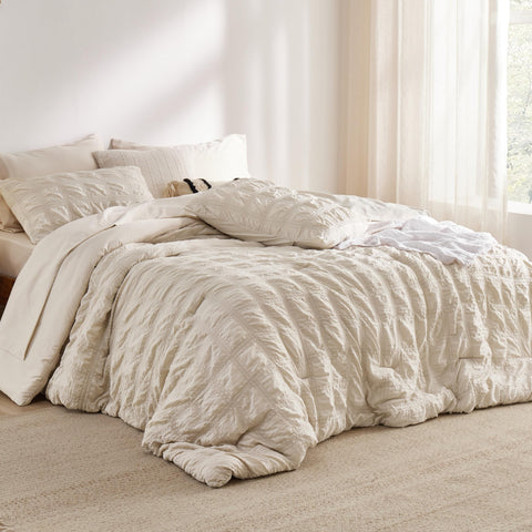 Bedsure seersucker texture close-up highlighting soft breathable fabric benefit