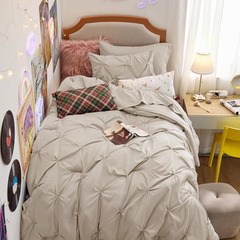 Bedsure fitted sheet corner detail showing snug fit and durable elastic