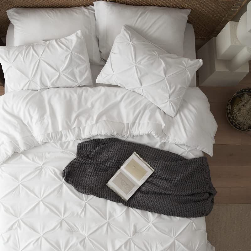 Bedsure fitted sheet corner fit demonstrating snug king sizing for secure mattress fit
