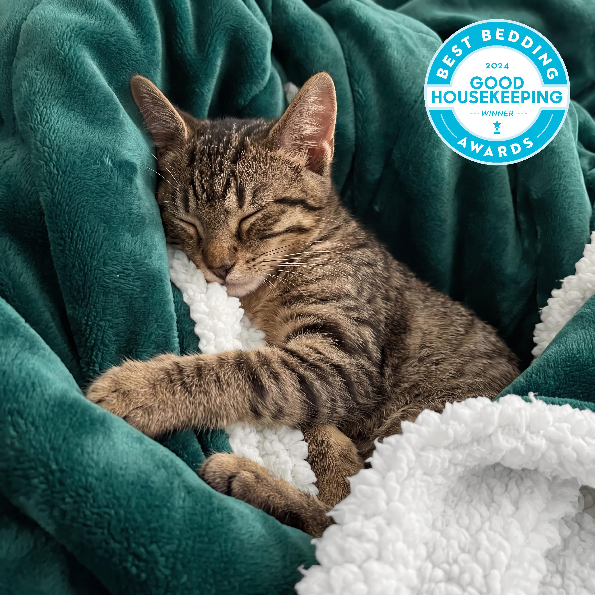 Bedsure Sherpa backing close-up highlighting soft texture and warmth