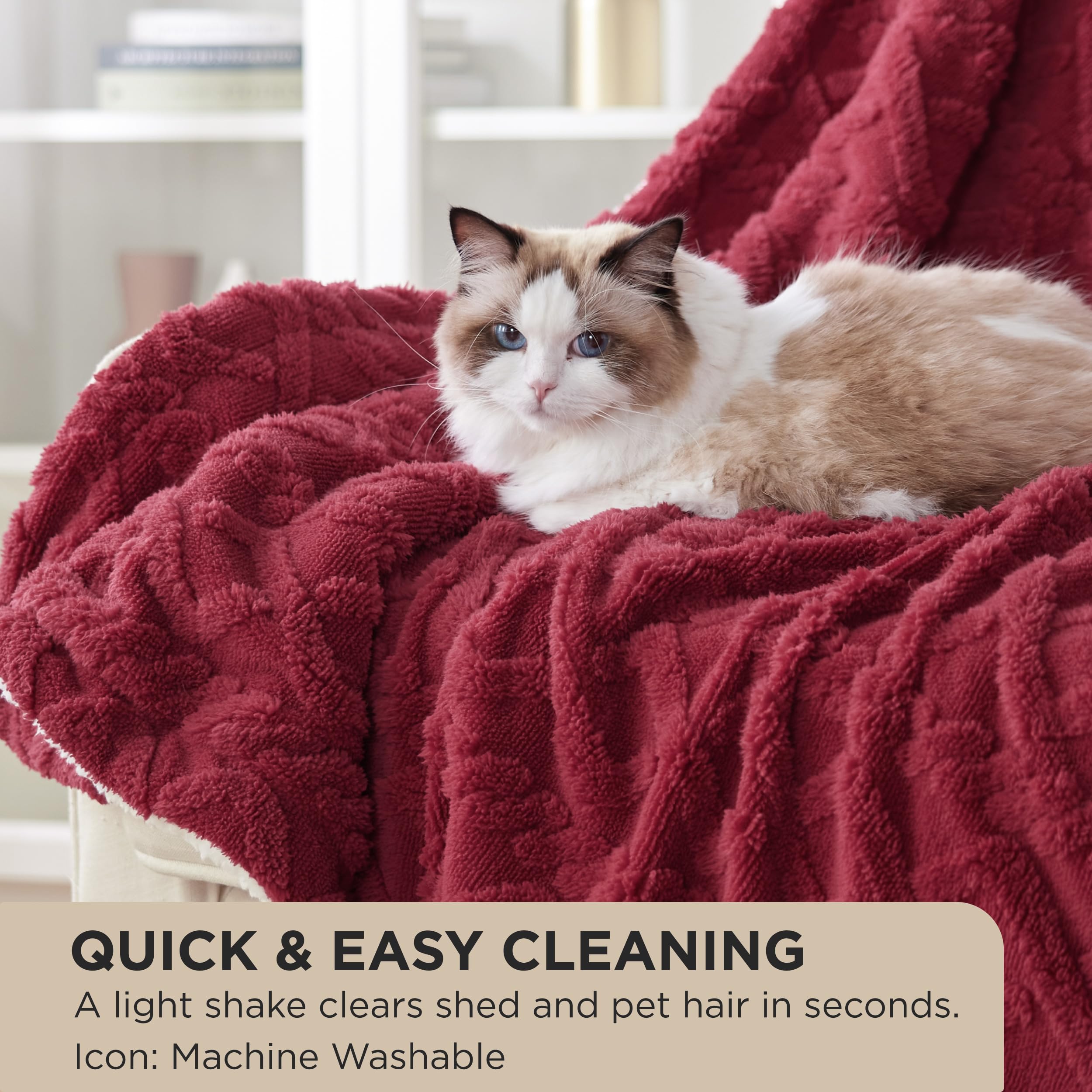Bedsure blanke reverse close-up highlighting shaggy jacquard for warmth