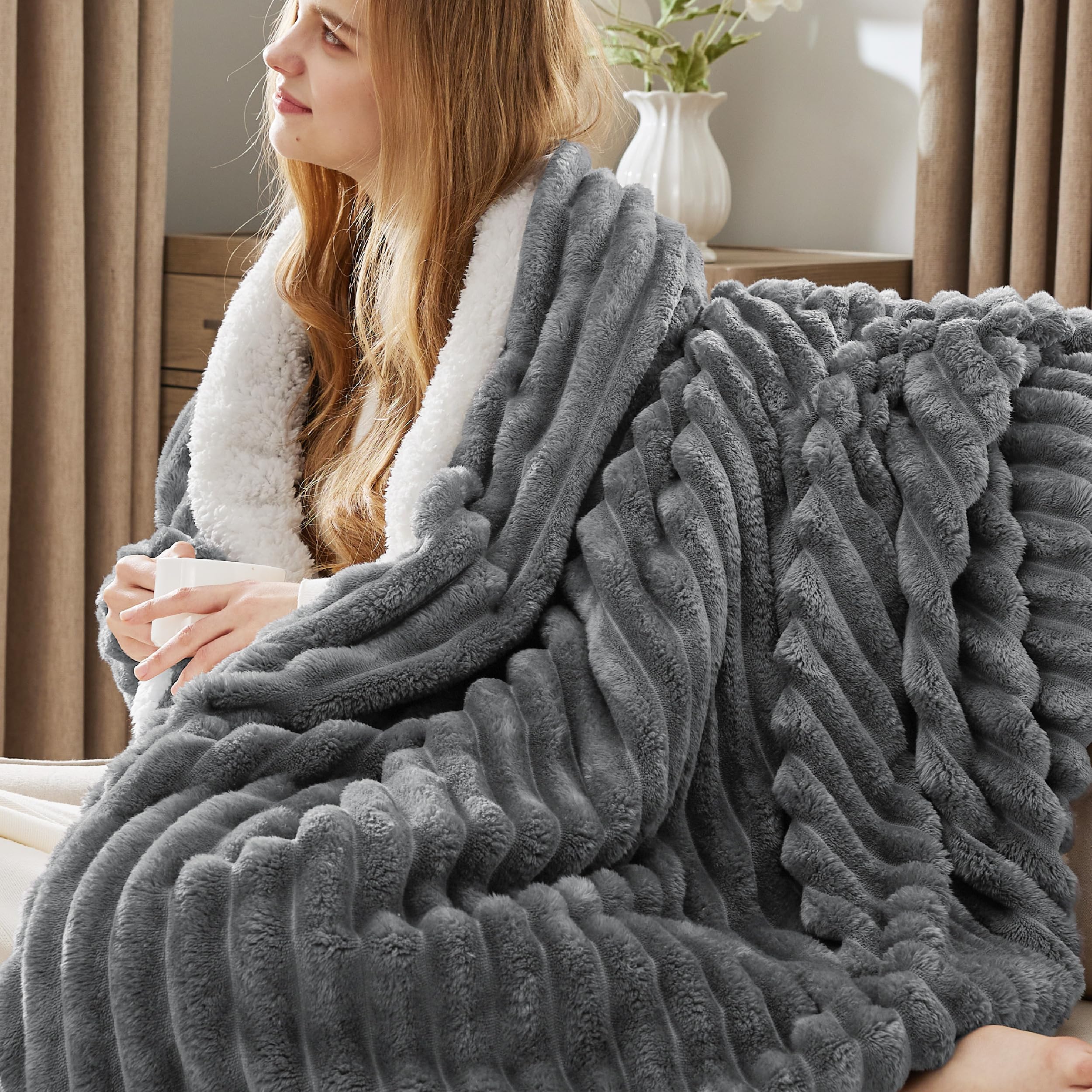 Bedsure sherpa reverse close-up, soft texture for extra warmth