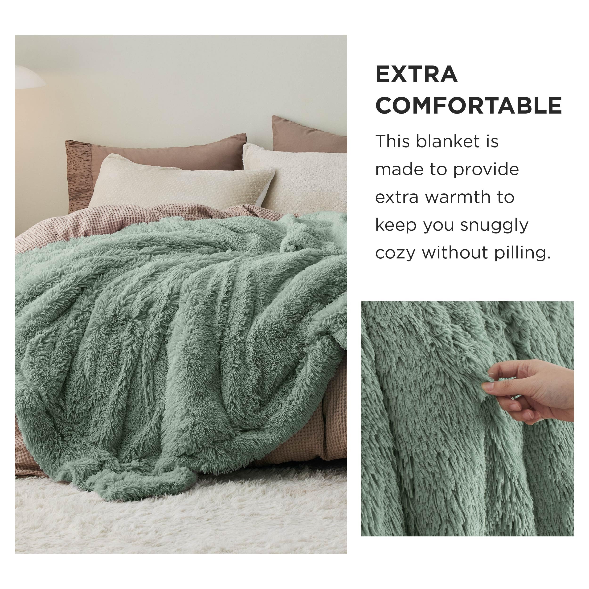 Bedsure Sherpa reverse detail showing soft backing for cozy insulation