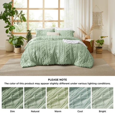 Bedsure comforter laid alongside queen mattress showing coverage and sizing guidance