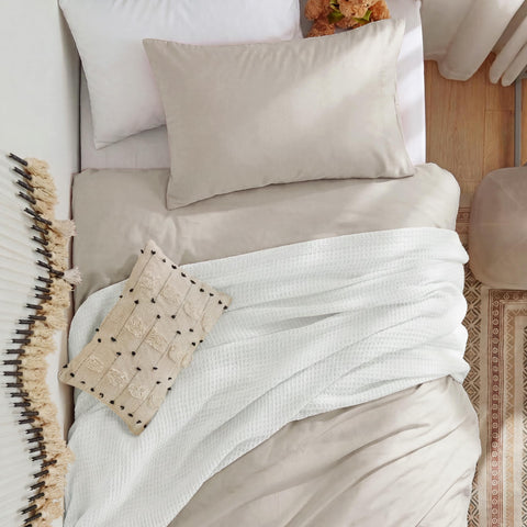 Bedsure duvet cover on a twin mattress demonstrating accurate size scale