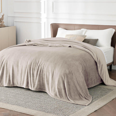 Bedsure close-up of fleece pile showing soft texture that enhances comfort