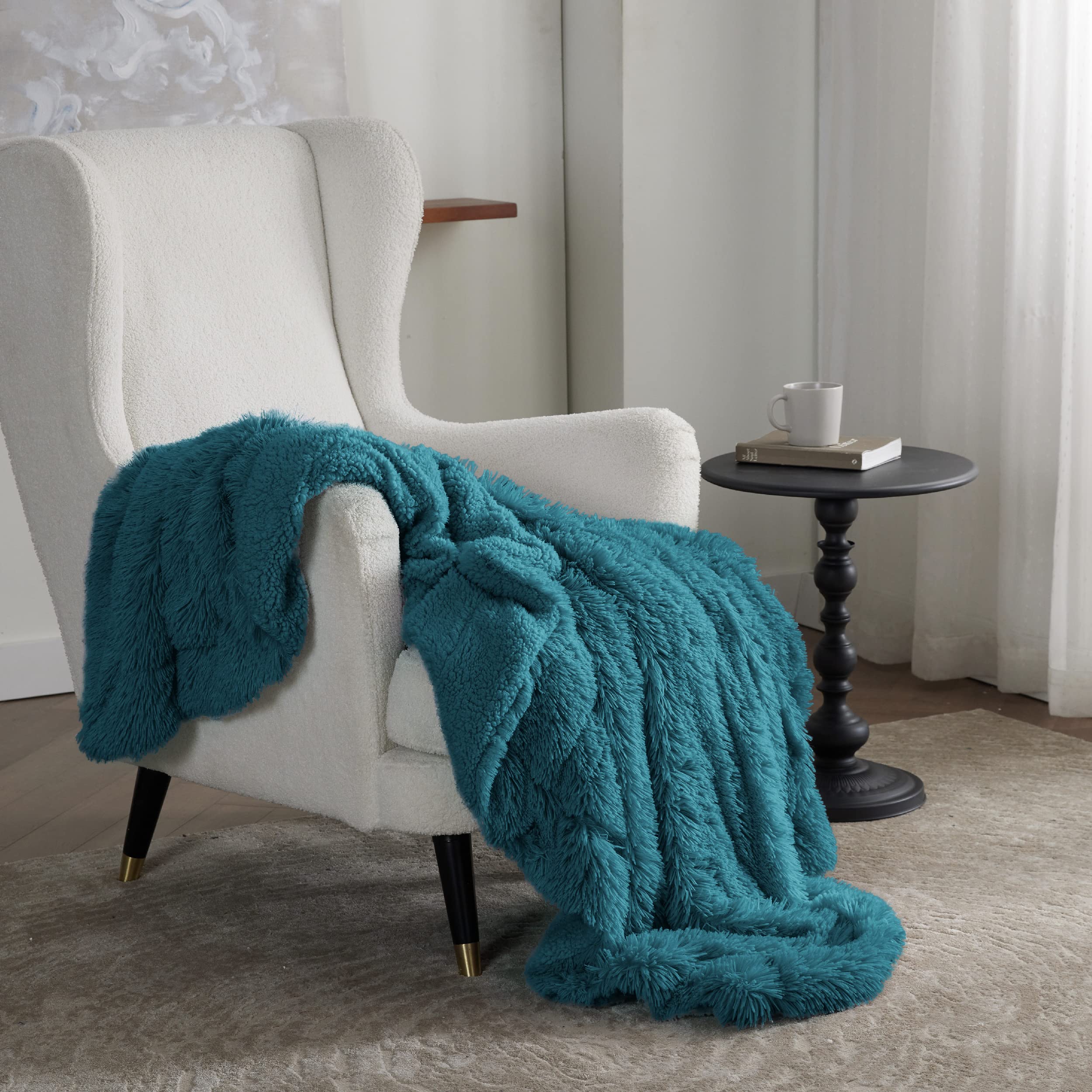 Bedsure blanket edge seam close-up showing quality stitching and durability
