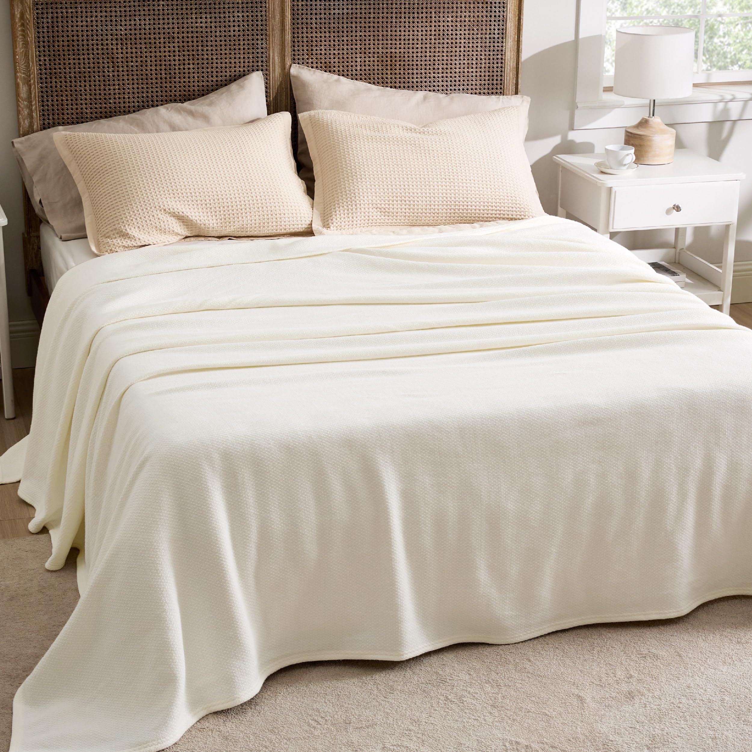 Bedsure hem and edge detail showing refined finish and long-lasting construction