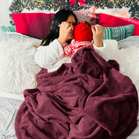 Bedsure folded blanket stack illustrating compact storage and tidy organization
