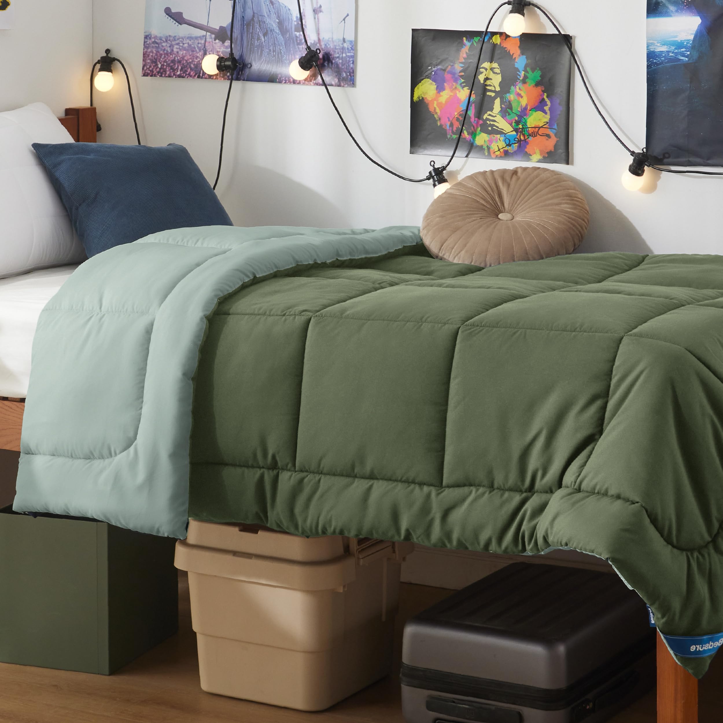 Bedsure twin xl front view showing green color and quilted comfort