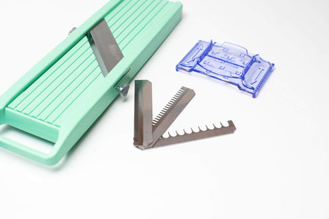 Benriner coarse blades array showing three replaceable sizes for versatility