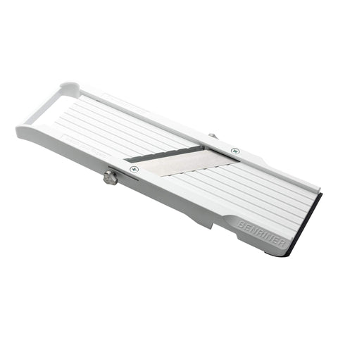 Benriner large open handle and grip designed to reduce hand fatigue