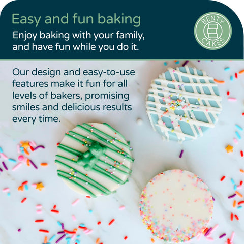 Benty Cakes plastic tray and scraper arranged to demonstrate tidy handling