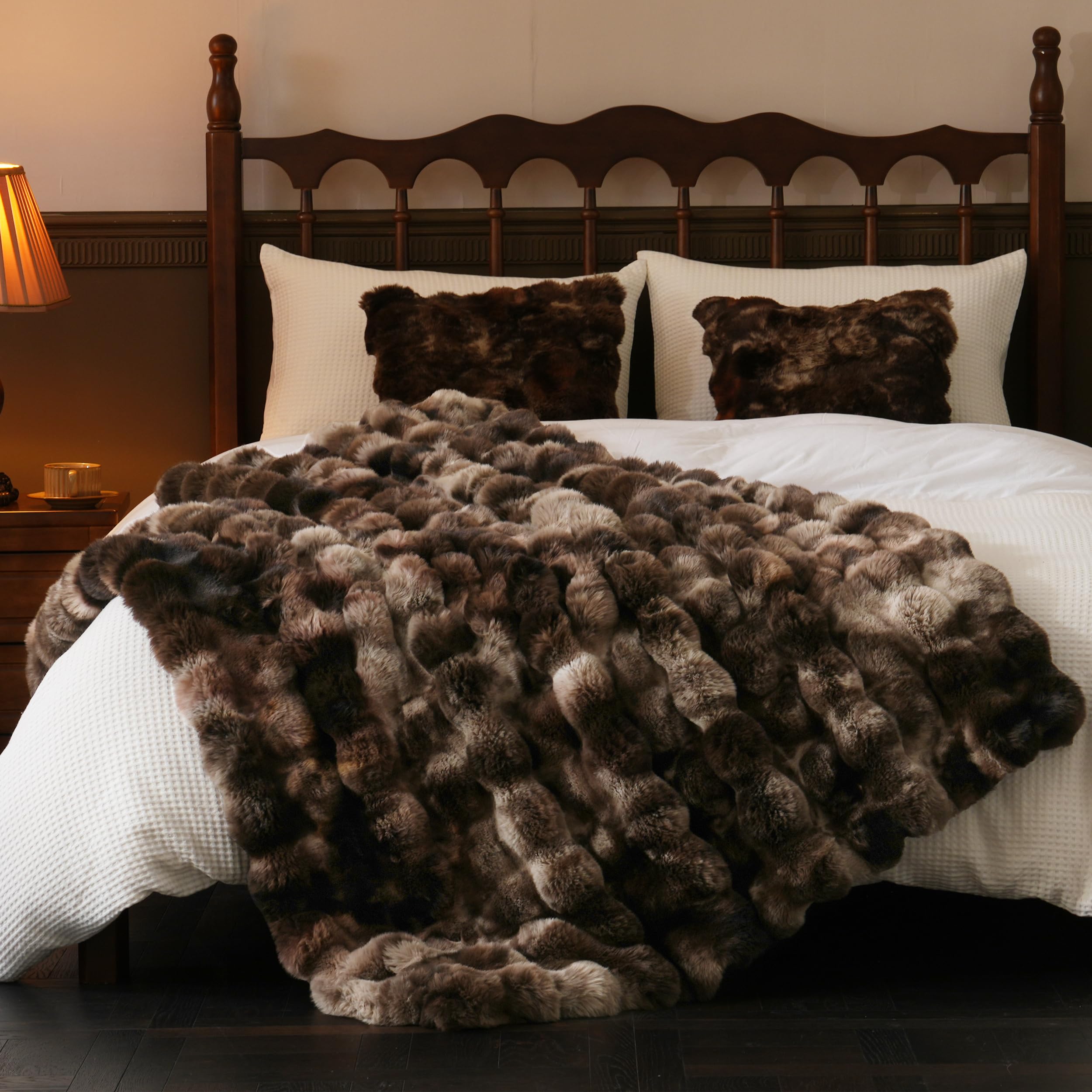 BENVWE gift-wrapped display presenting a luxe present-ready blanket for gifting
