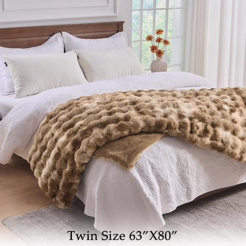 BENVWE hands pressing plush fabric to show luxurious softness