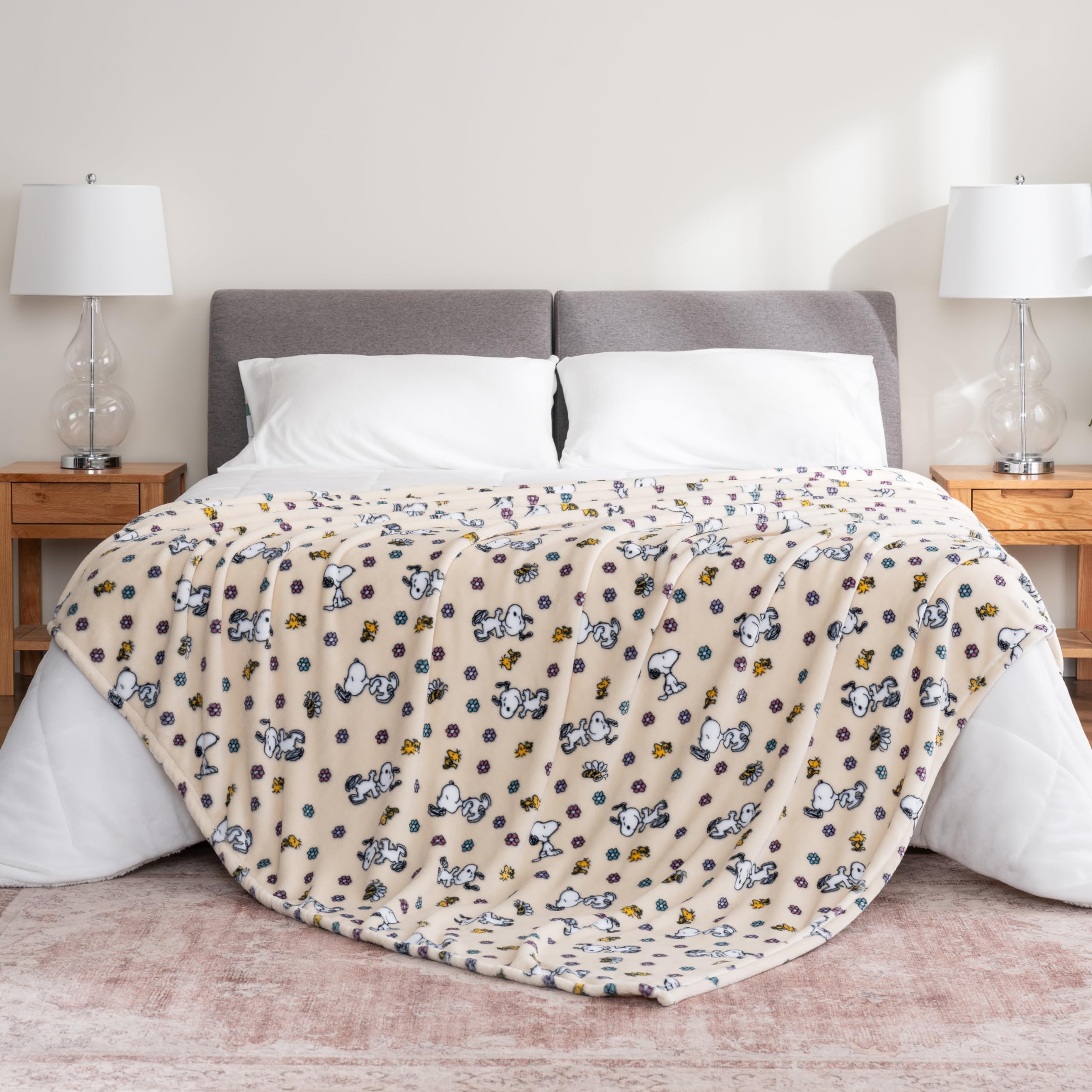 Berkshire Blanket Snoopy edge and label showing durable stitching quality