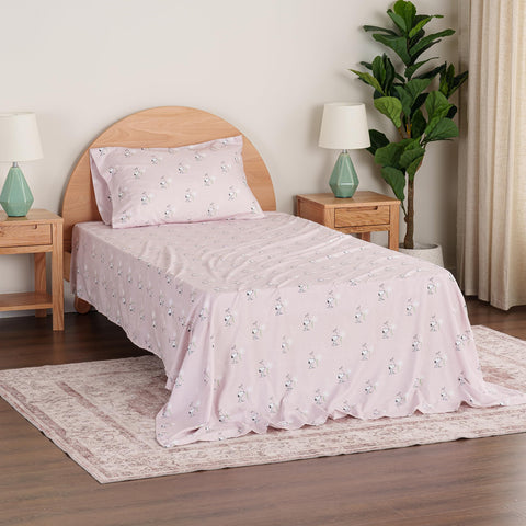 Berkshire Blanket Snoopy fitted sheet close-up showing soft microfiber and snug fit benefit