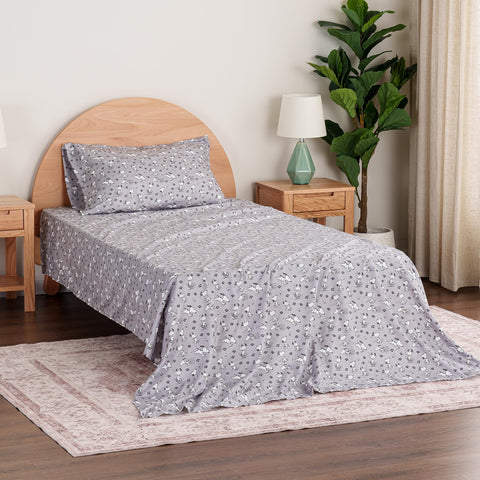 Berkshire Blanket fitted sheet edge with elastic highlighting secure fit