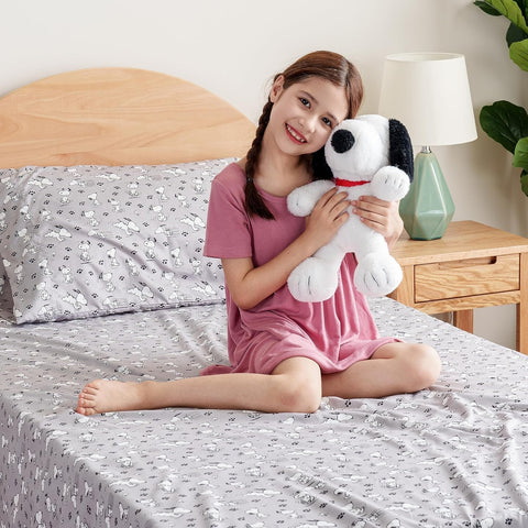 Berkshire Peanuts fitted sheet elastic corner showing secure mattress fit