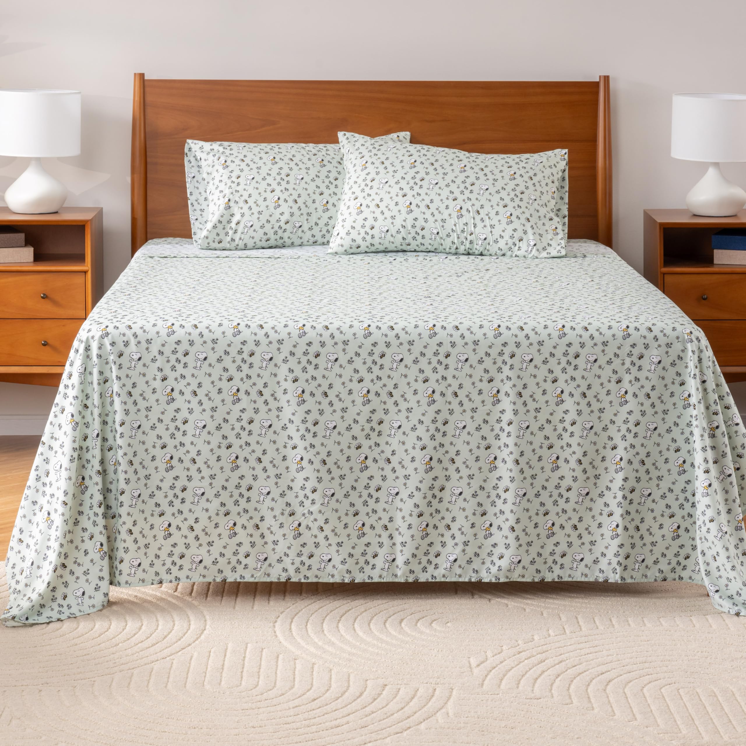 Berkshire Peanuts flat sheet detail displaying width and floral-bee print for style