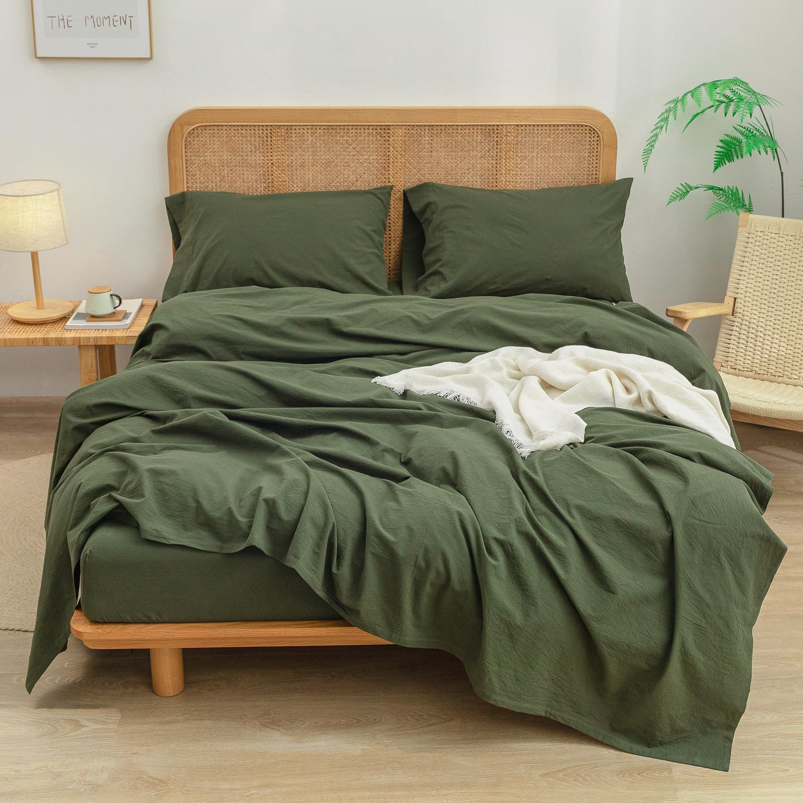 BESTOUCH fitted sheet edge showing 17-inch deep pocket and elastic for secure fit