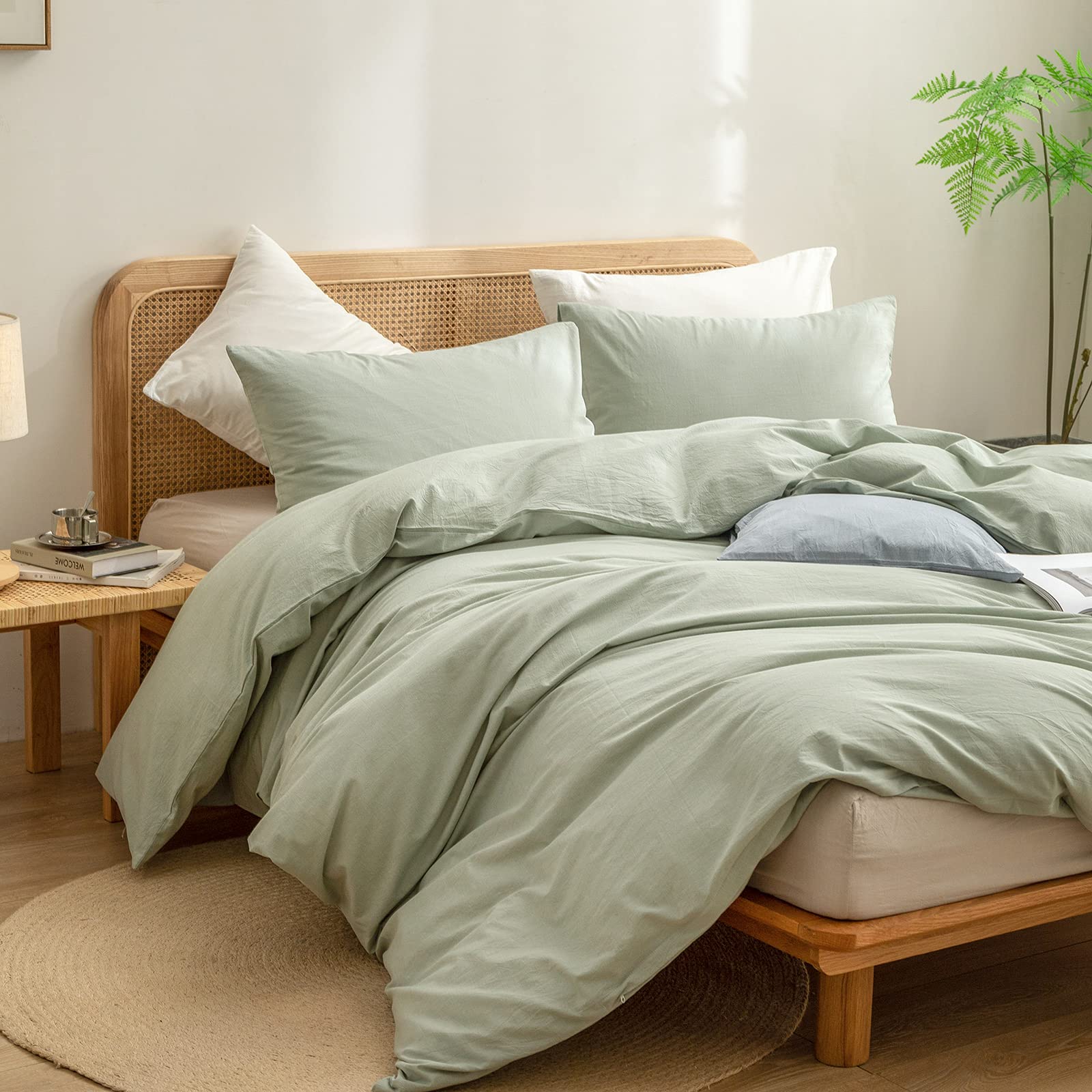BESTOUCH hidden zipper and interior ties detail for secure duvet placement