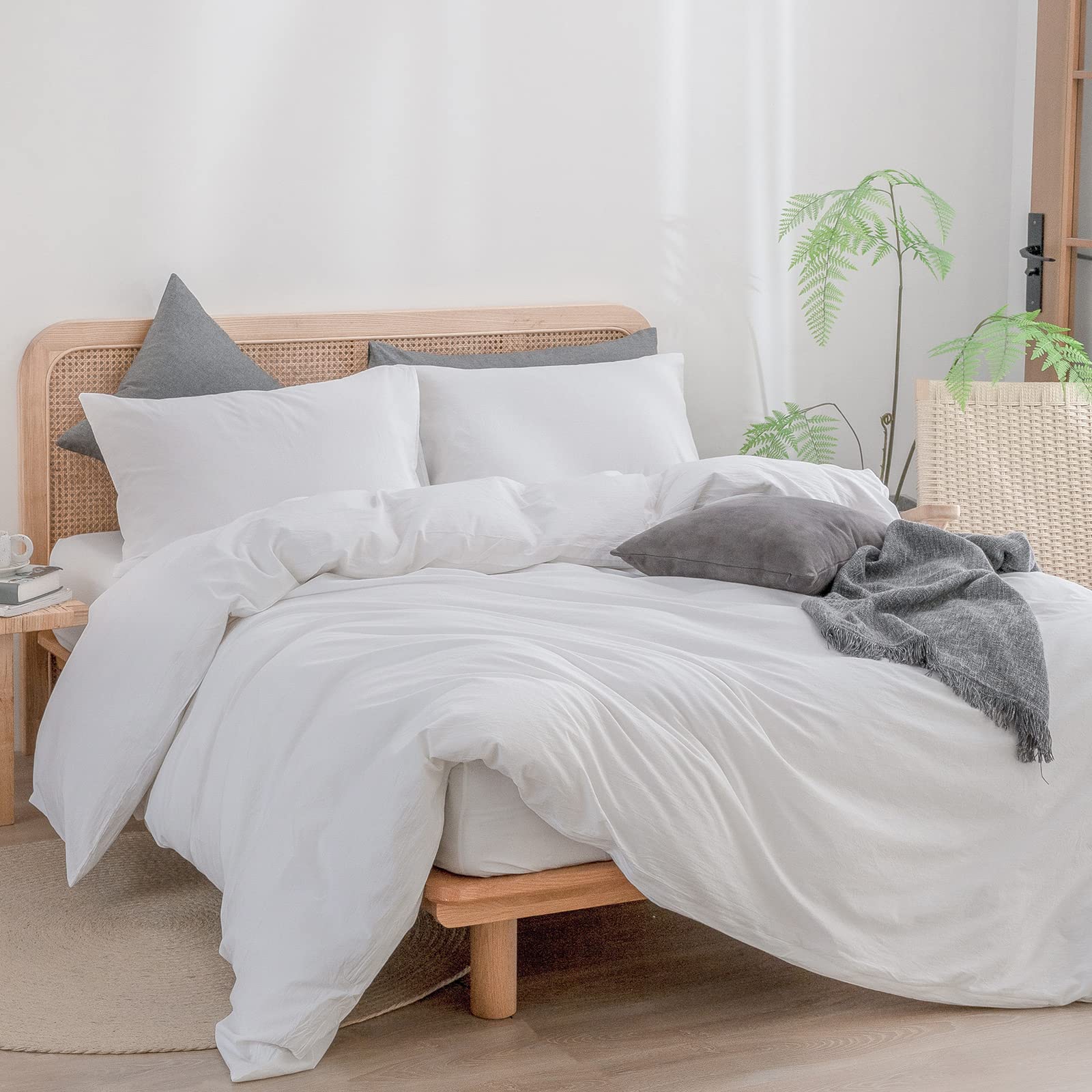 BESTOUCH interior corner tie showing secure comforter attachment benefit
