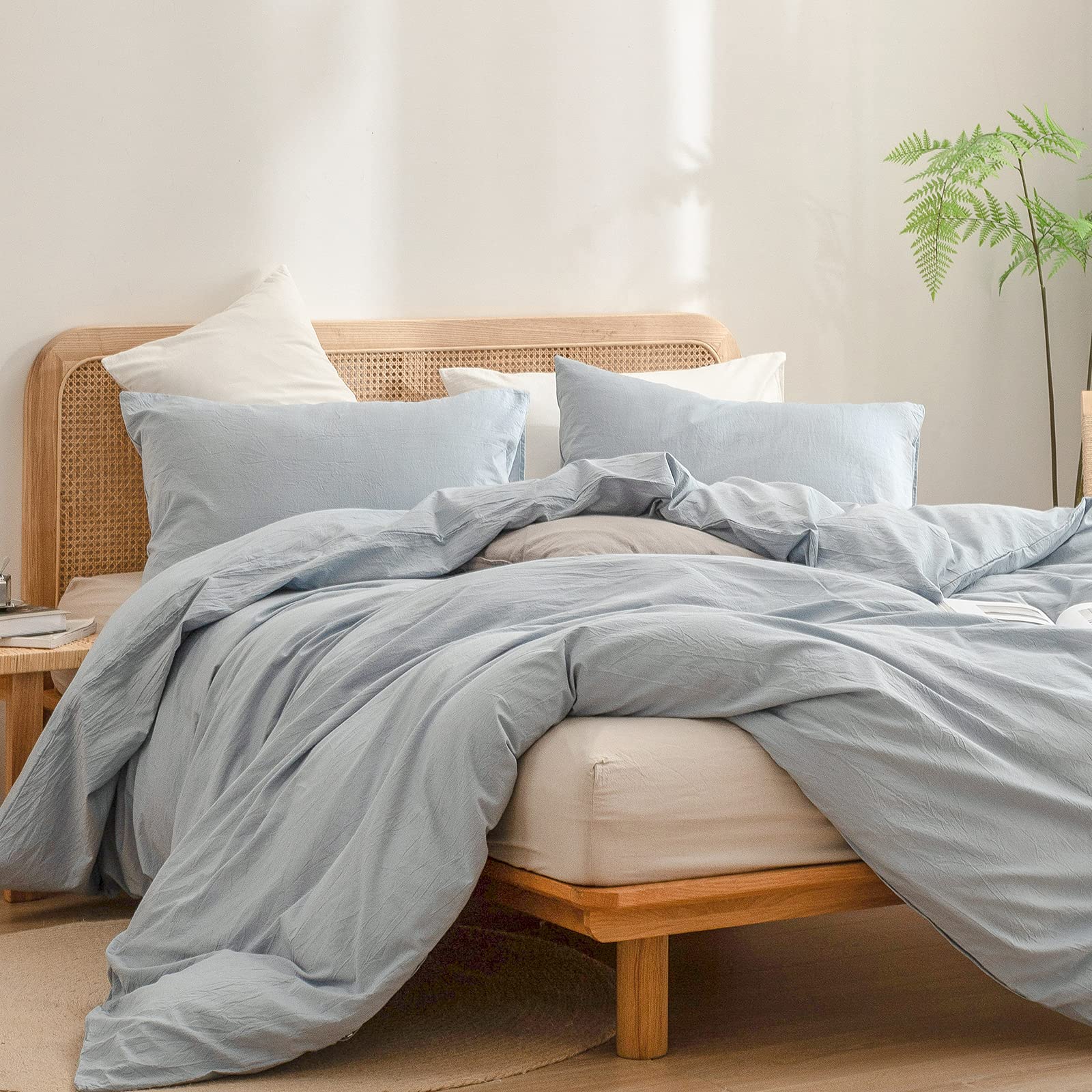 BESTOUCH pillowcase envelope end showing secure pillow fit and clean finish
