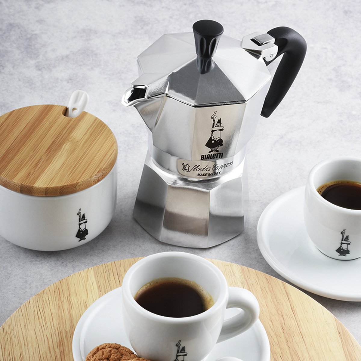 Bialetti coffee pouring into cup showcasing concentrated aroma and rich color