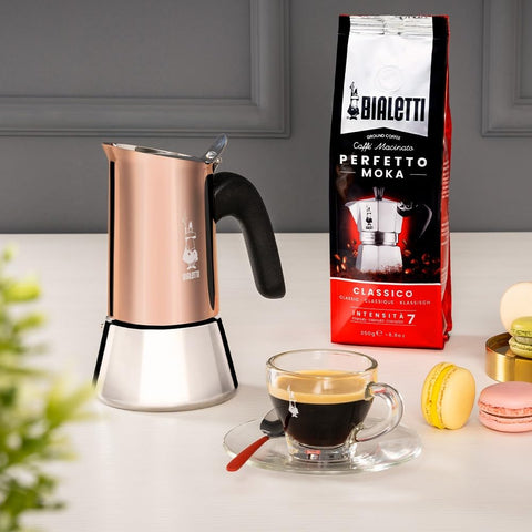 Bialetti Venus pouring fresh espresso into cups showcasing rich crema