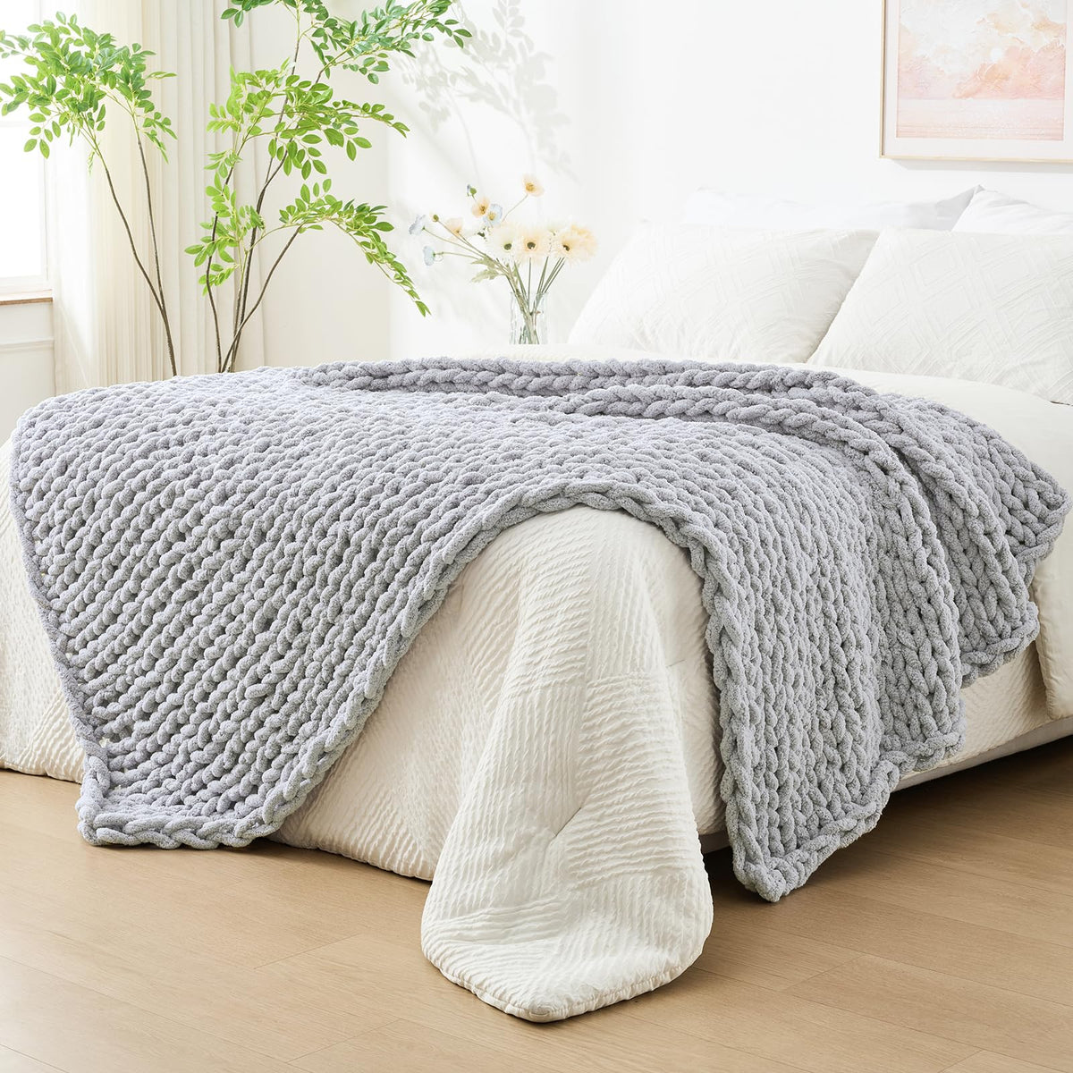 Bigacogo folded light grey throw showing neat edges and cozy appeal