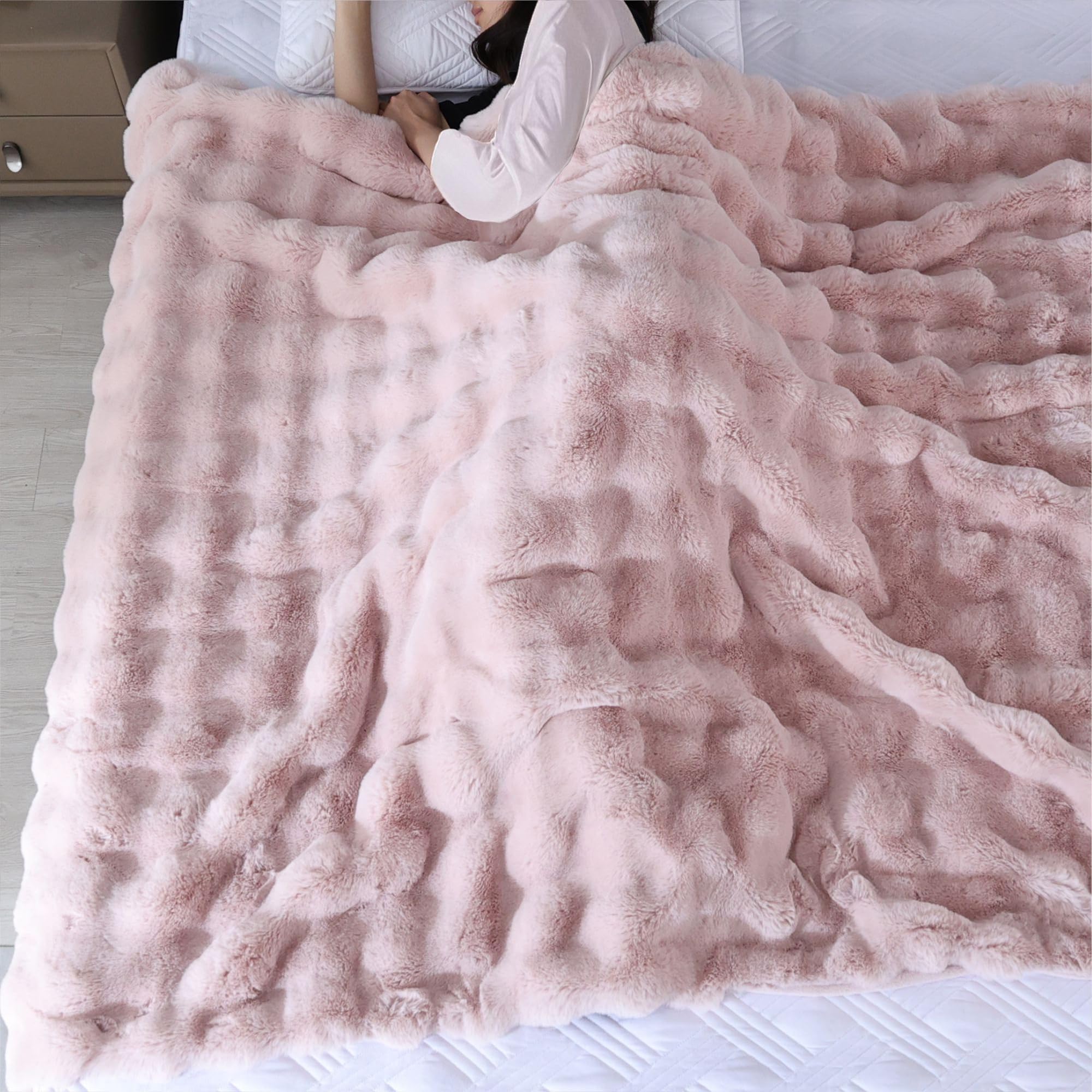 BlanketSolution faux fur close-up highlighting soft pile and tactile comfort