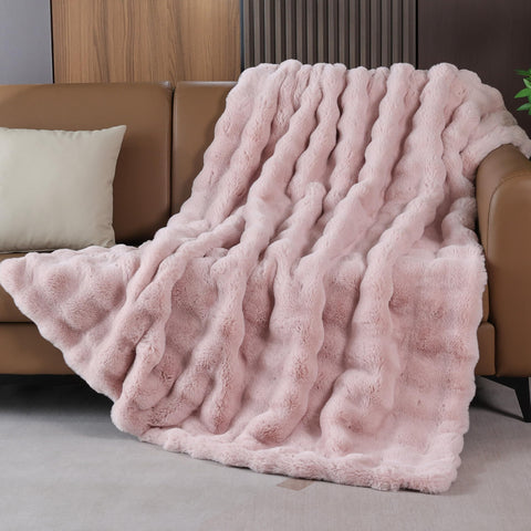 BlanketSolution flannel back detail showing warm reverse and breathable comfort