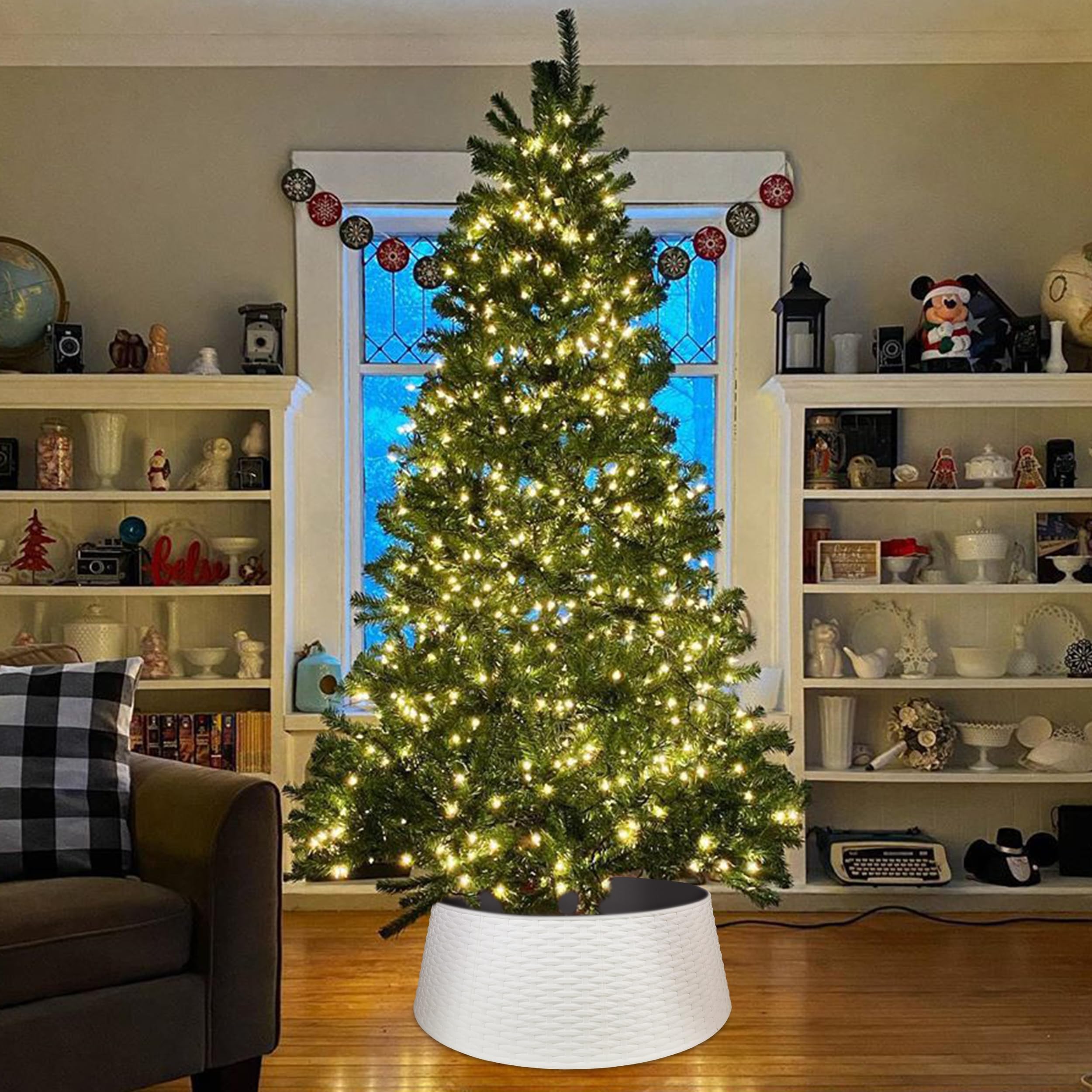 Blissun collar in living room scene adding farmhouse style and organized tree base