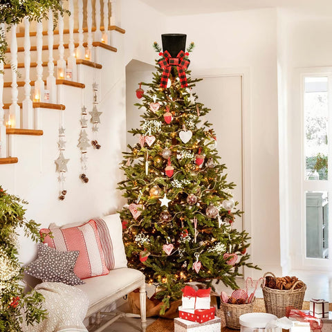 BLOOMWIN tree scale image of topper on medium tree demonstrating proper fit