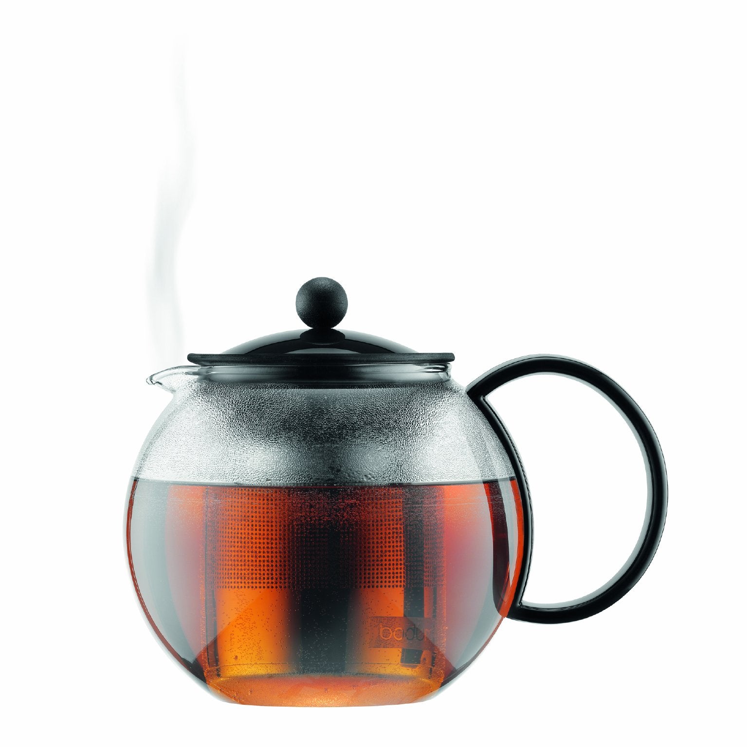 Bodum Assam on a tea table with cups, stylish centerpiece and clear infusion benefit