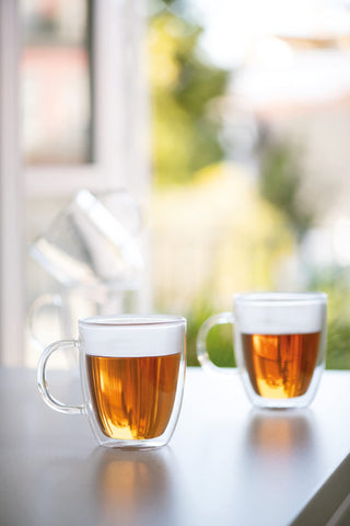 Bodum Bistro in lifestyle setting with coffee, demonstrating temperature retention benefit