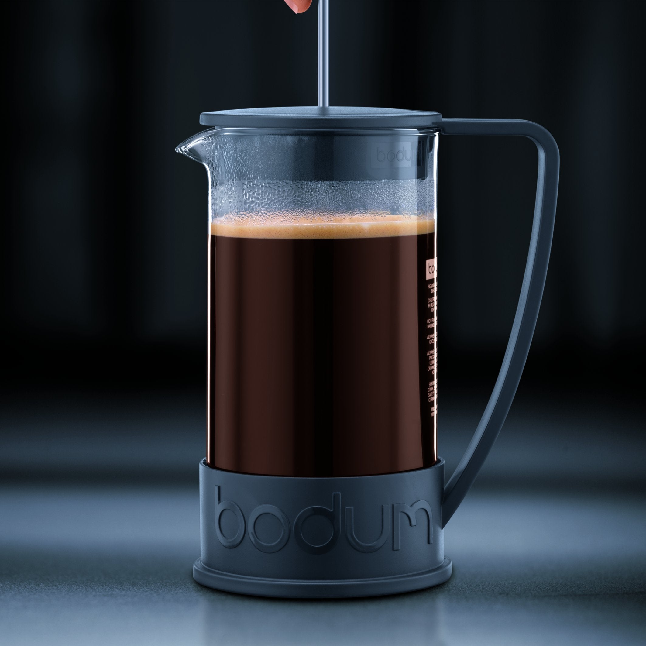 Bodum Brazil pouring brewed coffee into mug demonstrating simple serving benefit