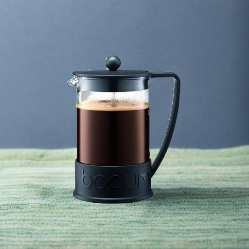 Bodum Brazil next to measuring cup illustrating 51oz capacity for multiple servings