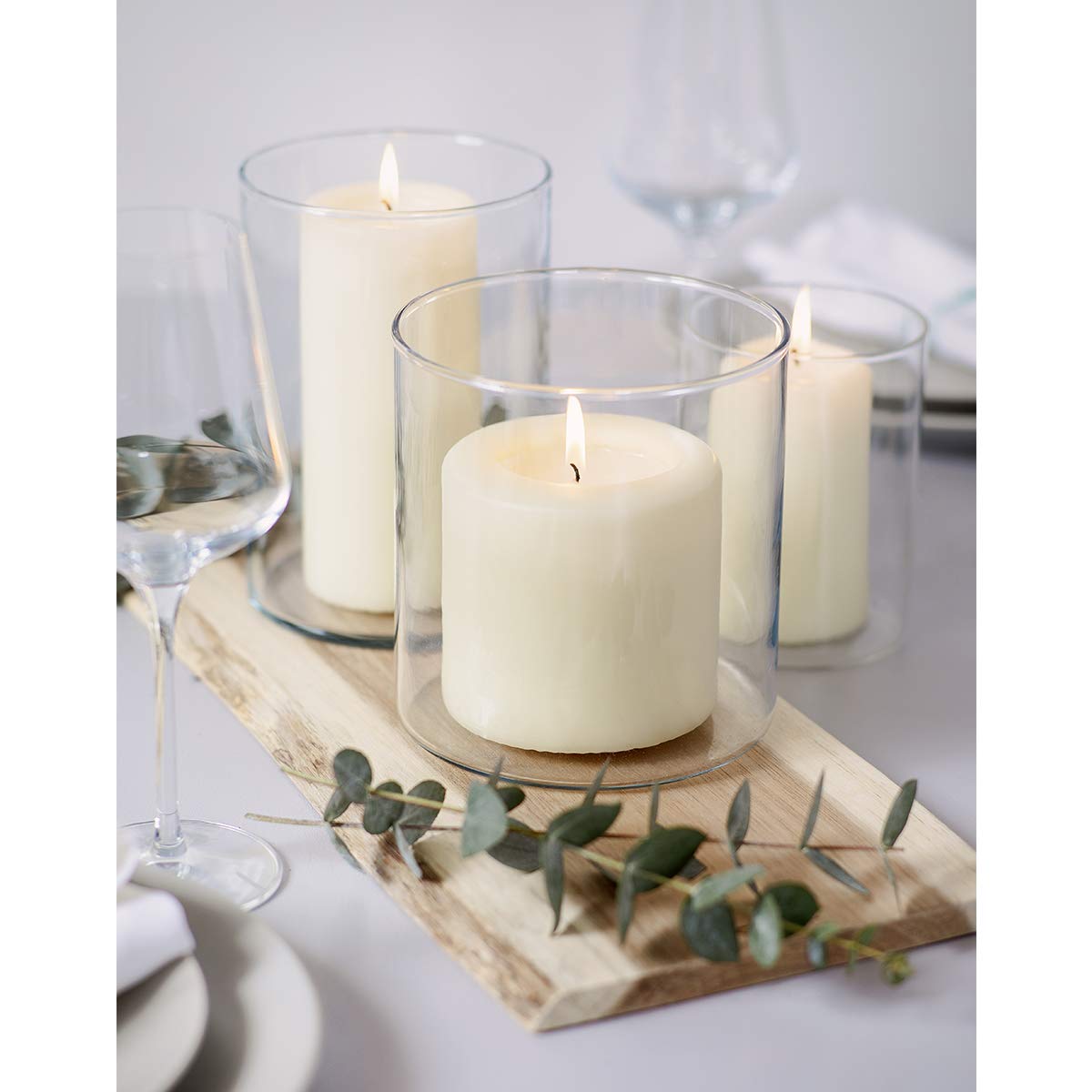 Bolsius pillars in a table centerpiece with florals benefit: enhances event decor