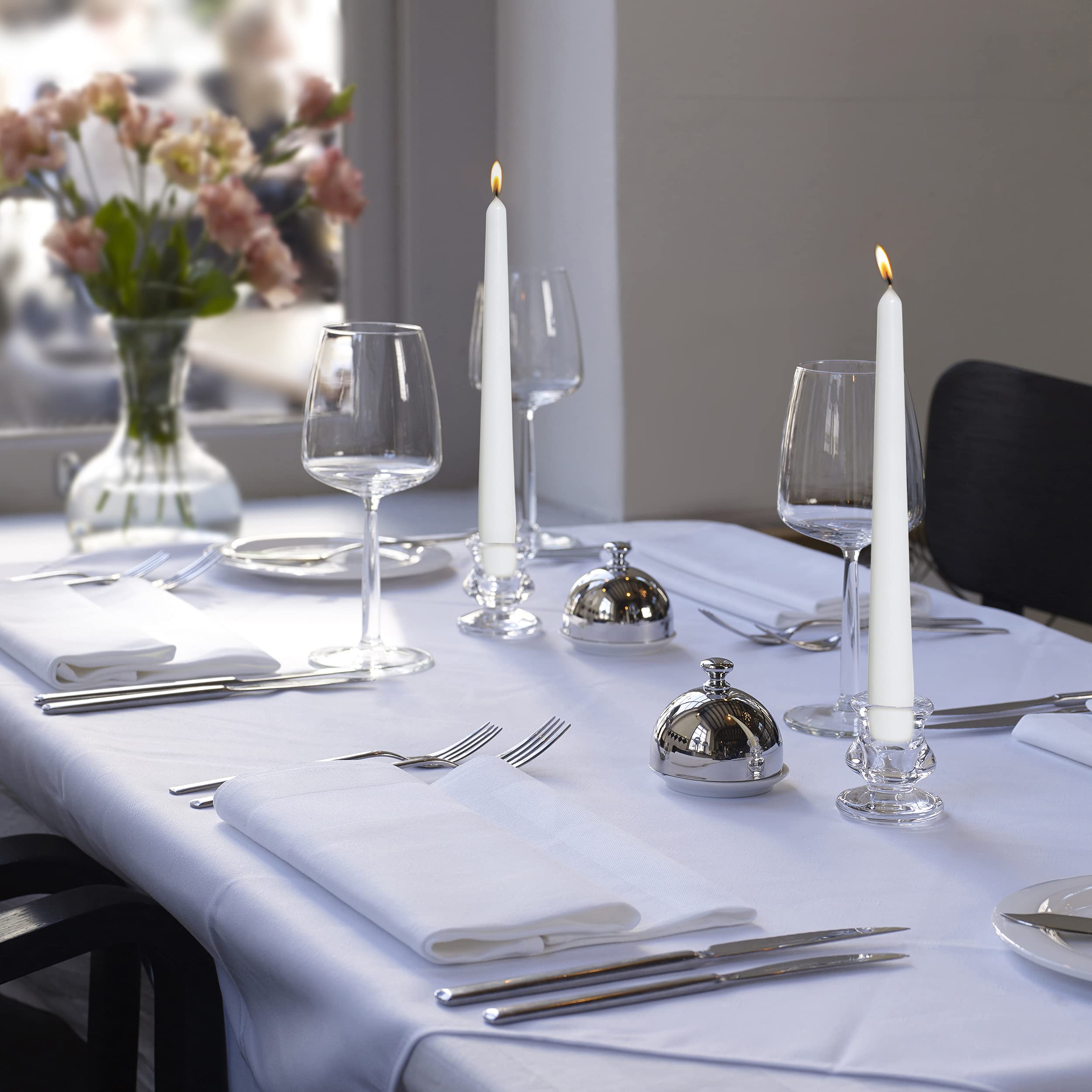 BOLSIUS tapers used in a wedding centerpiece creating timeless, refined ambiance
